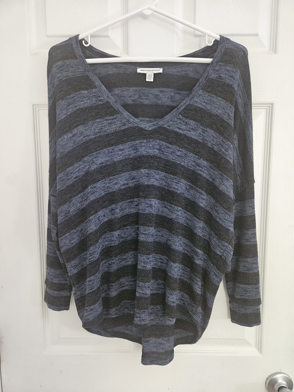 American Eagle Outfitters Striped V-Neck - Blue & Black